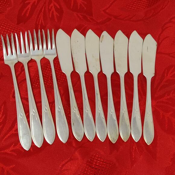 11X WM Rogers Silverplate Flat Butter Spreader Knife Cocktail Forks Pickwick - Picture 2 of 13